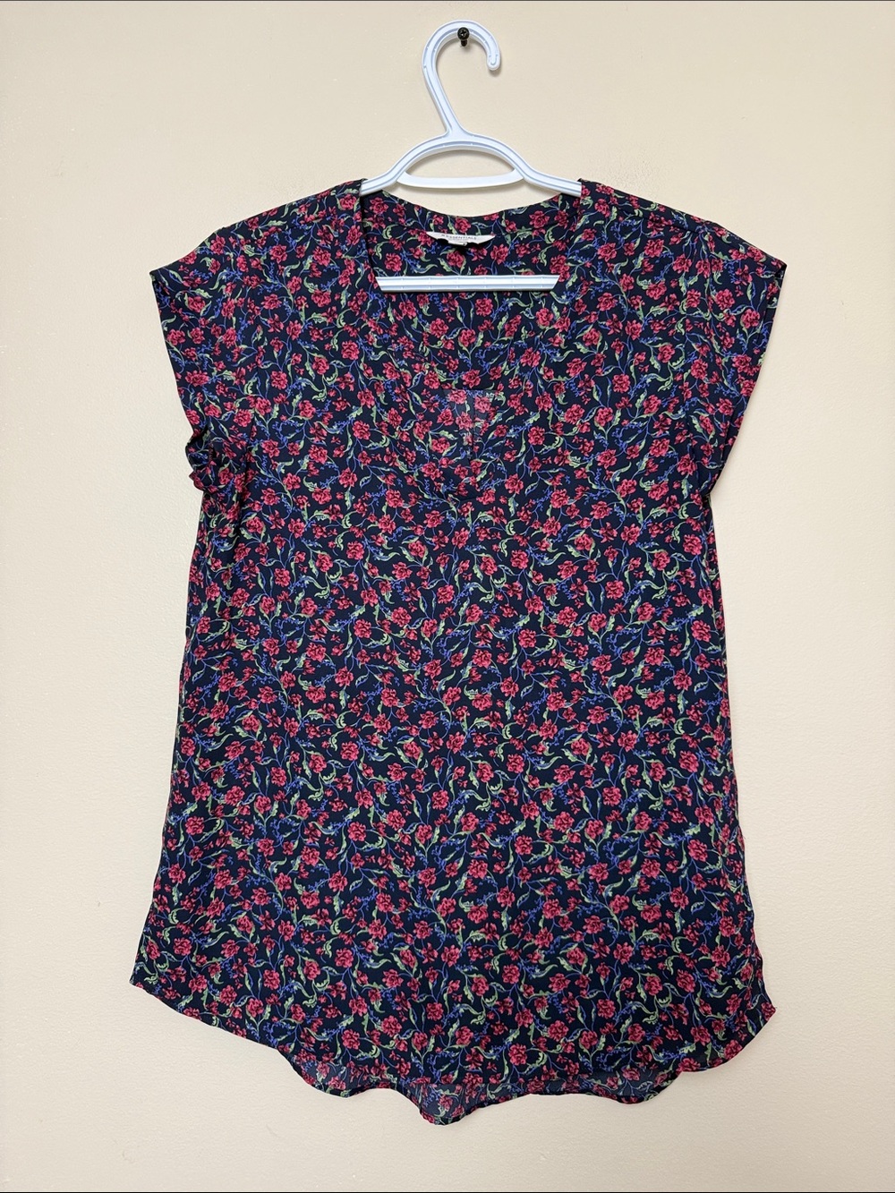 R. Essentials  Reitmans Navy Tunic Top with Pink Floral Print size S